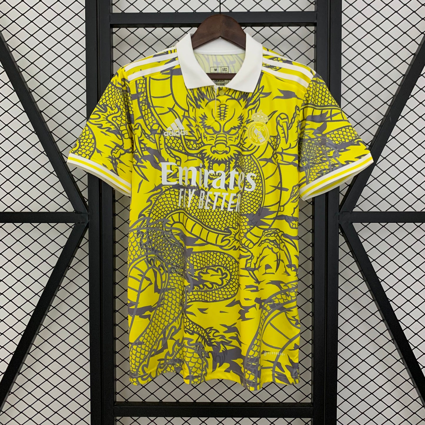 Real Madrid Edición Yellow Dragon 2025/26 Versión Fan