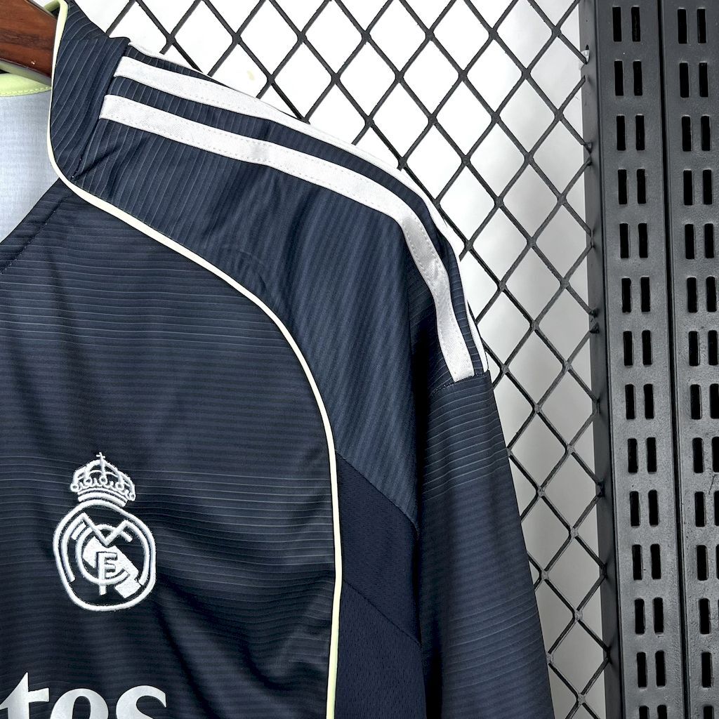 Real Madrid Manga Larga Visita 2025/26 Versión Fan