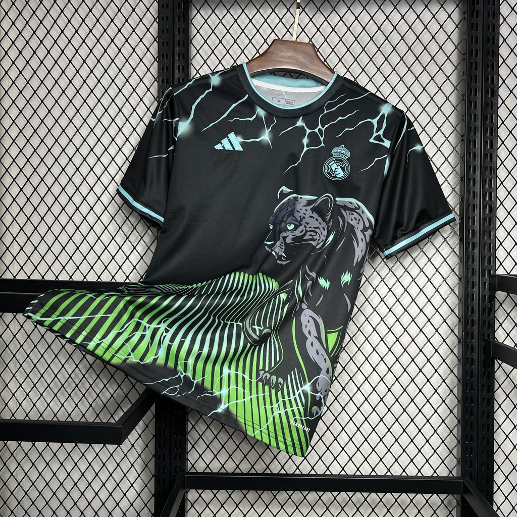 Real Madrid Edición Especial "Green Panther" 2024/25 Versión Fan