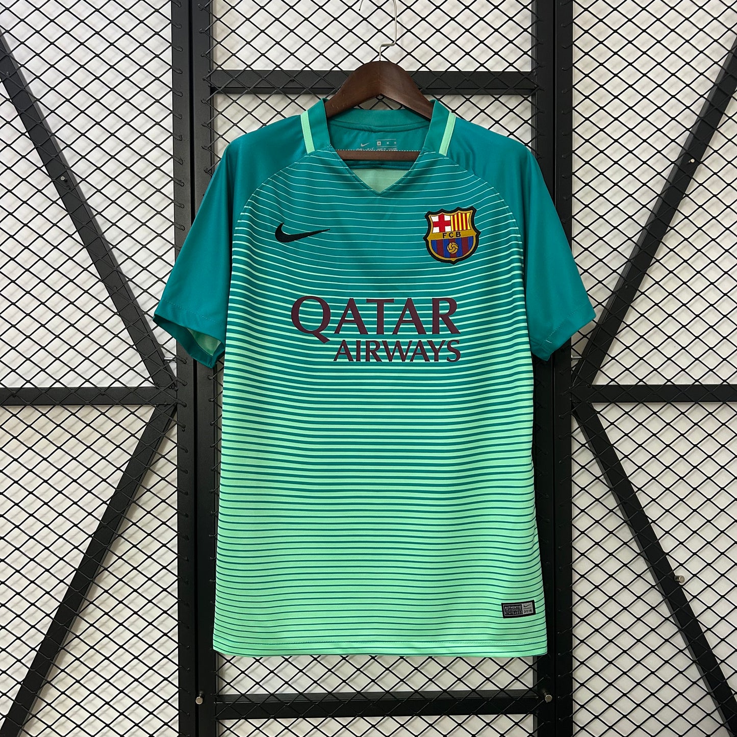FC Barcelona Retro Tercera 2016/17 Versión Fan