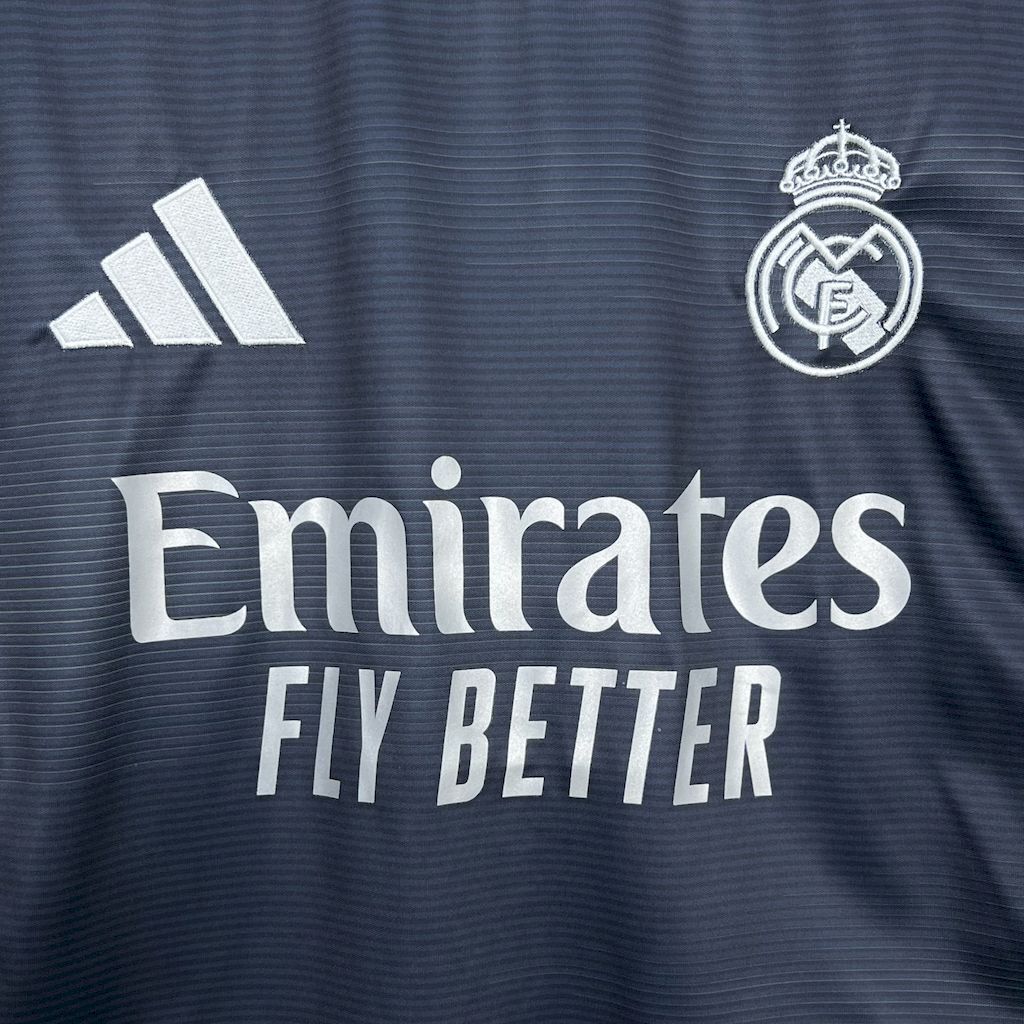 Real Madrid Manga Larga Visita 2025/26 Versión Fan