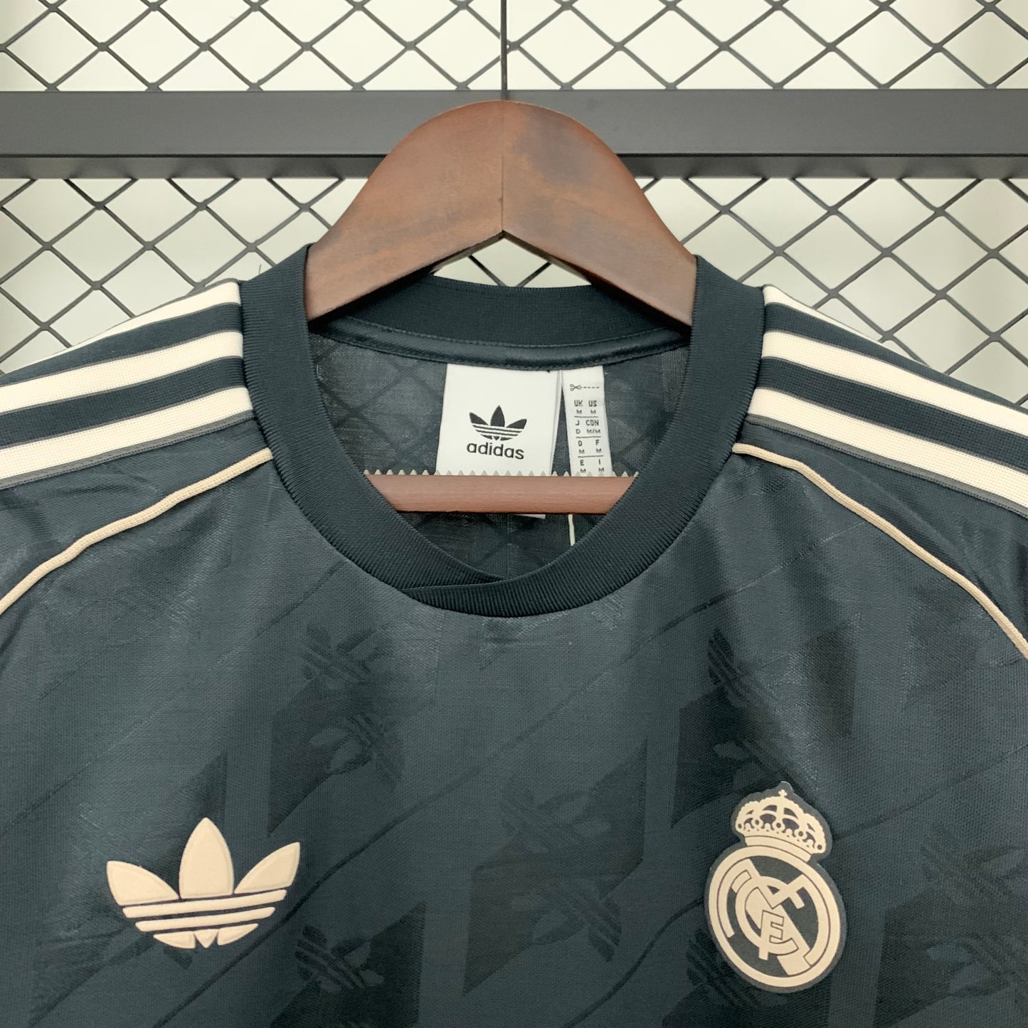 Real Madrid Edición Especial Negra 2024/25 Versión Fan