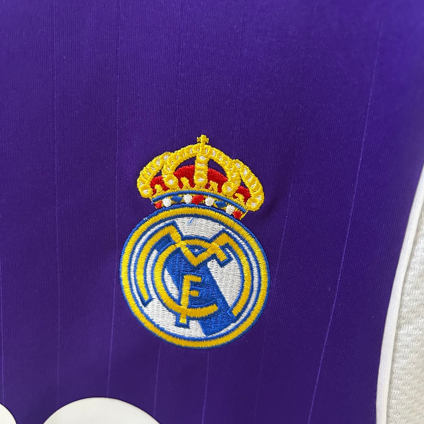 Real Madrid Tercera Retro 2006/07 Versión Fan