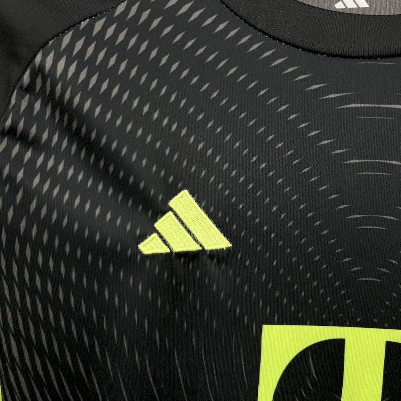 Bayern Munich Kit Niños Portero Negro 2025/26
