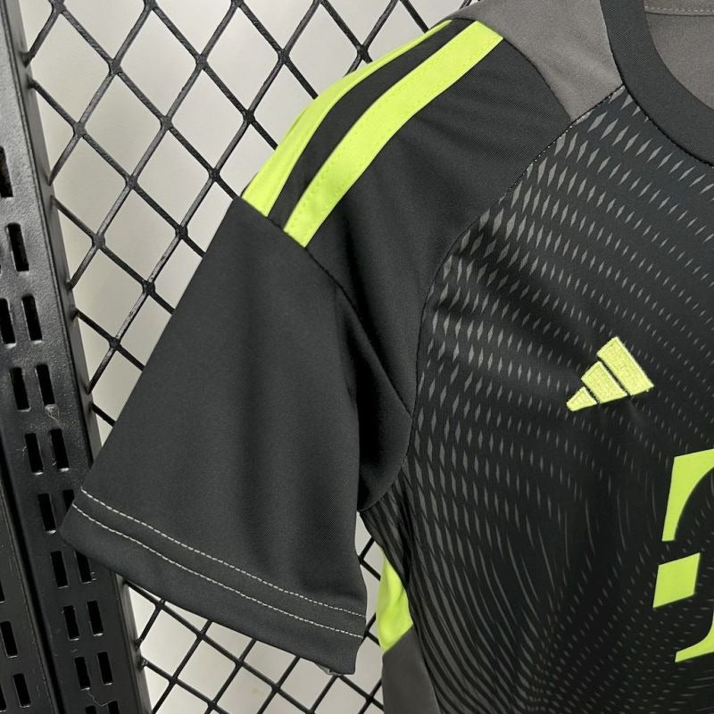 Bayern Munich Kit Niños Portero Negro 2025/26