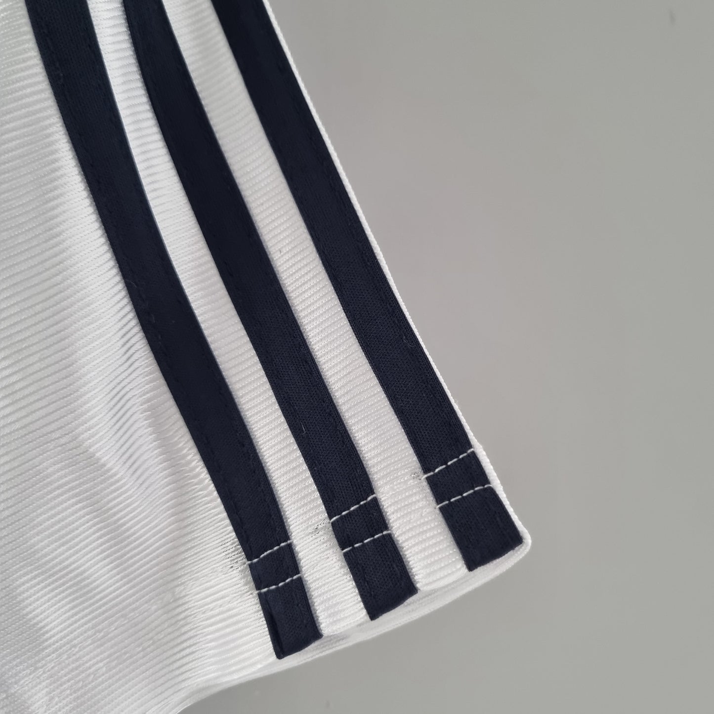 Real Madrid Local Retro 2000 Versión Fan
