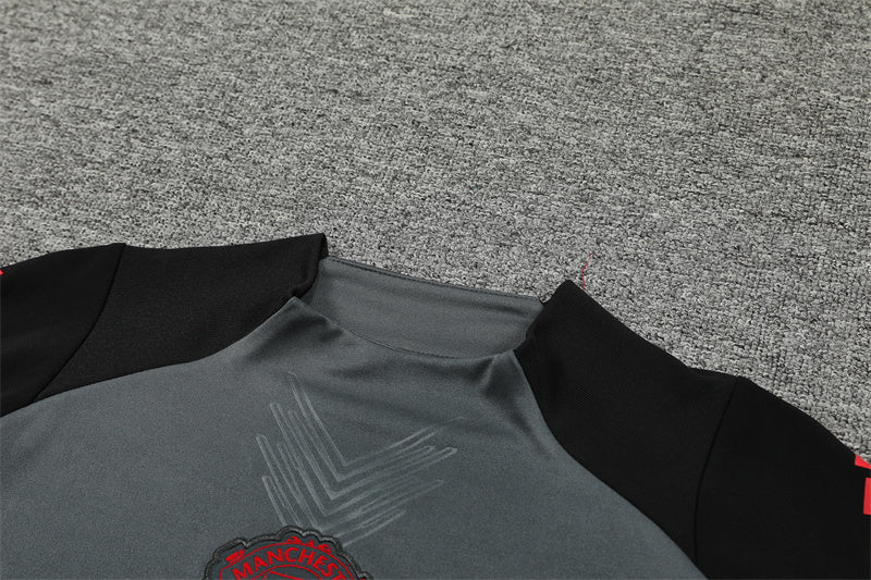 Buzo Completo Manchester United Gris Diseño Rojo