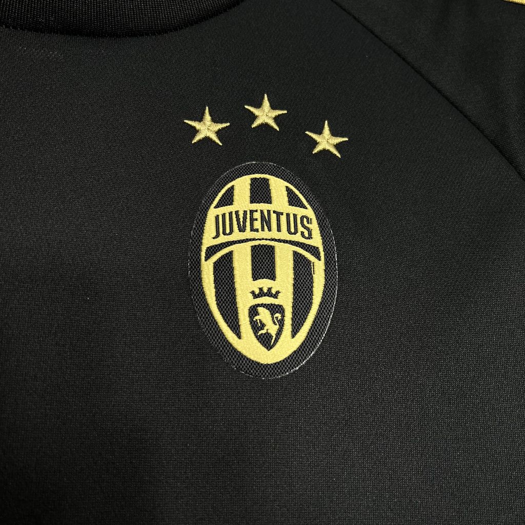 Juventus Tercera Retro 2015/16 Versión Fan