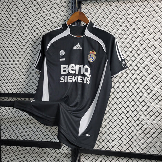 Real Madrid Visita Retro 2006/07 Versión Fan