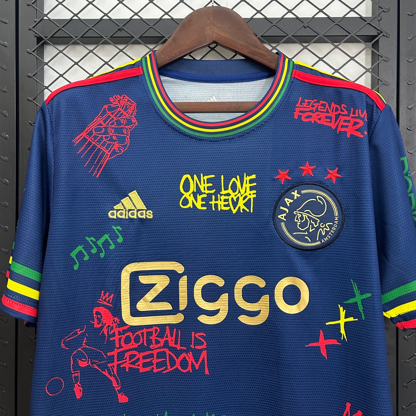 Ajax Edición Especial "Bob Marley Azul" 2025/26 Versión Fan