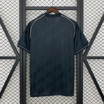 Real Madrid Edición Especial Negra 2024/25 Versión Fan