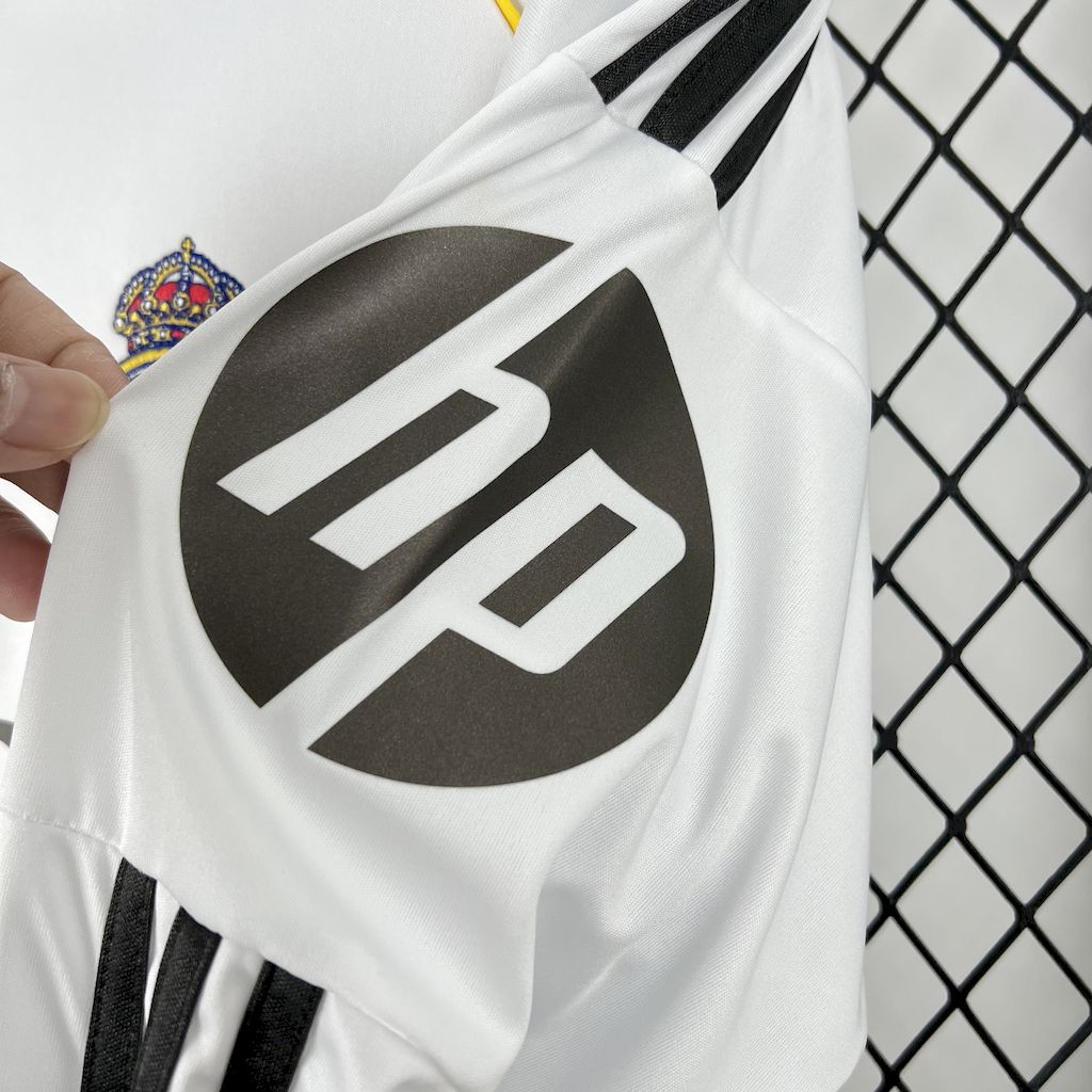 Real Madrid Manga Larga Local 2025/26 Versión Fan