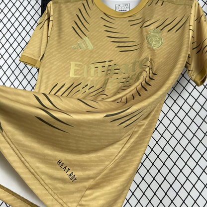 Real Madrid Entrenamiento Dorado 2025/26 Versión Fan