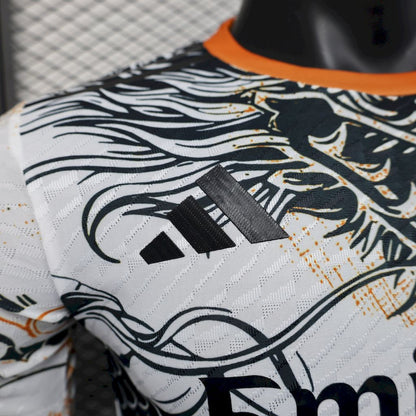 Real Madrid Dragón Negro y Blanco 2025/26 Versión Jugador