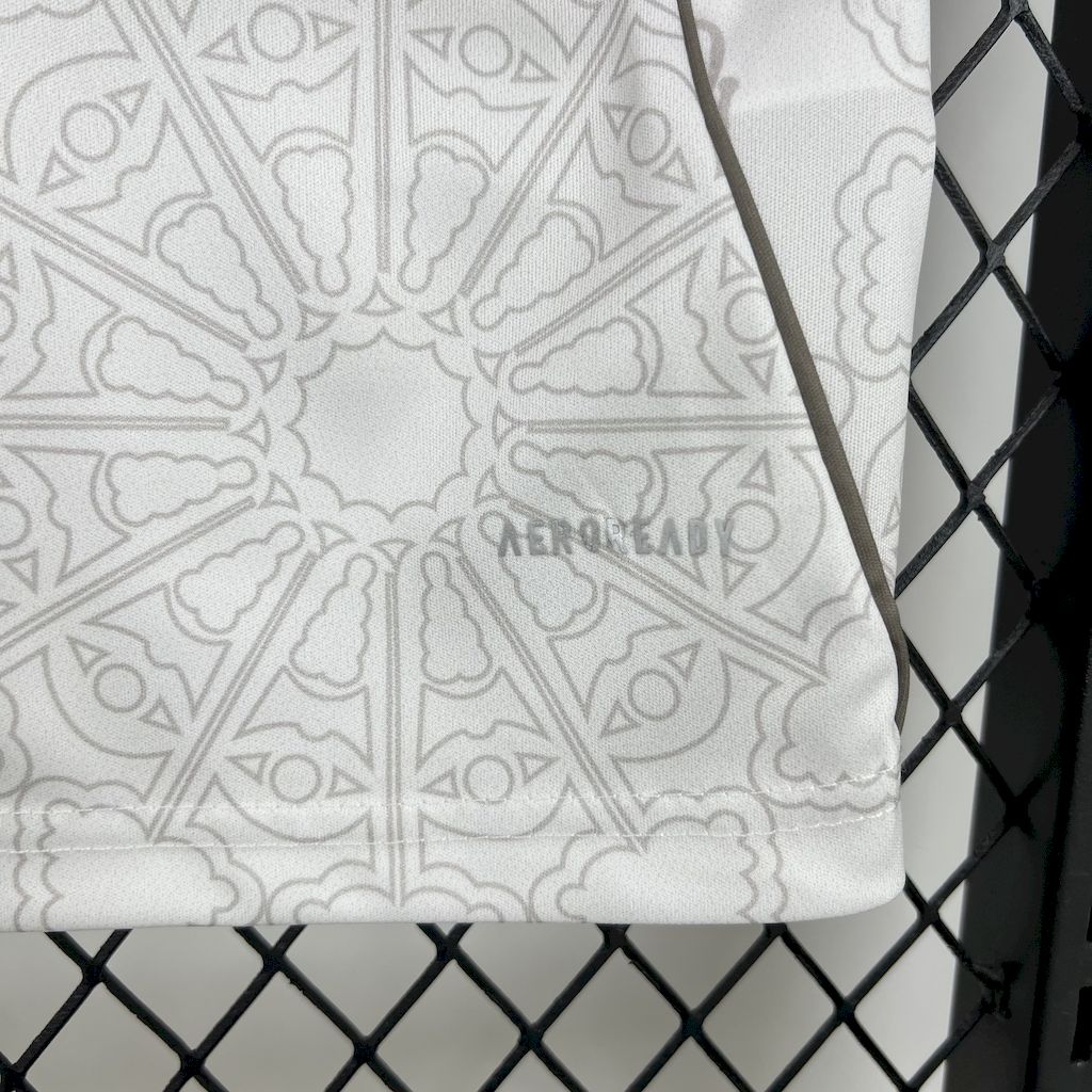 Nottingham Forest Visita 2025/26 Versión Fan