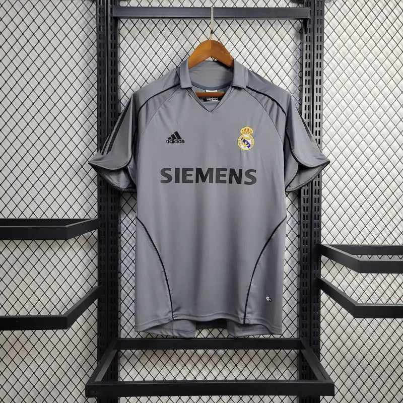 Real Madrid Tercera Retro 2005/06 Versión Fan