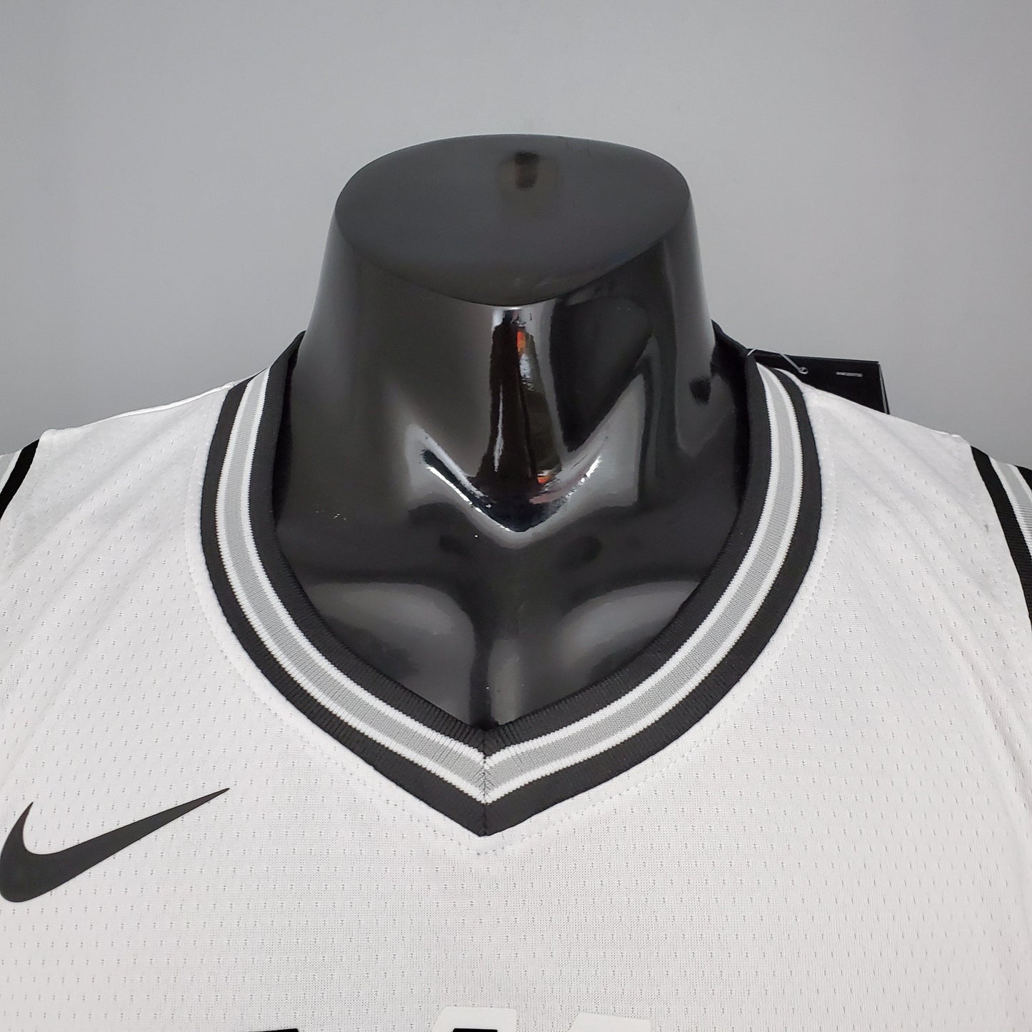 San Antonio Spurs "Connect" Blanca NBA