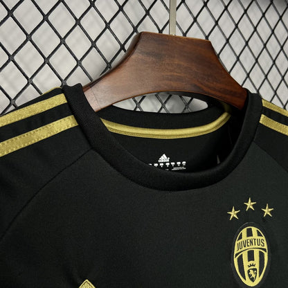 Juventus Tercera Retro 2015/16 Versión Fan