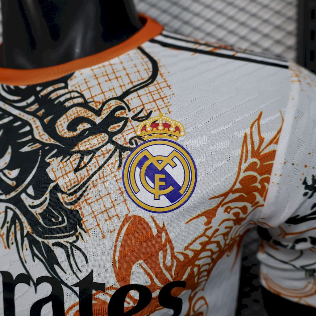 Real Madrid Dragón Negro y Blanco 2025/26 Versión Jugador