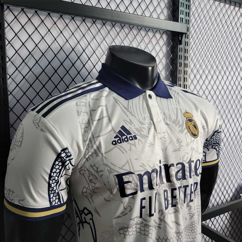 Real Madrid Edición Especial Dragón Blanco 2023/24 Versión Jugador