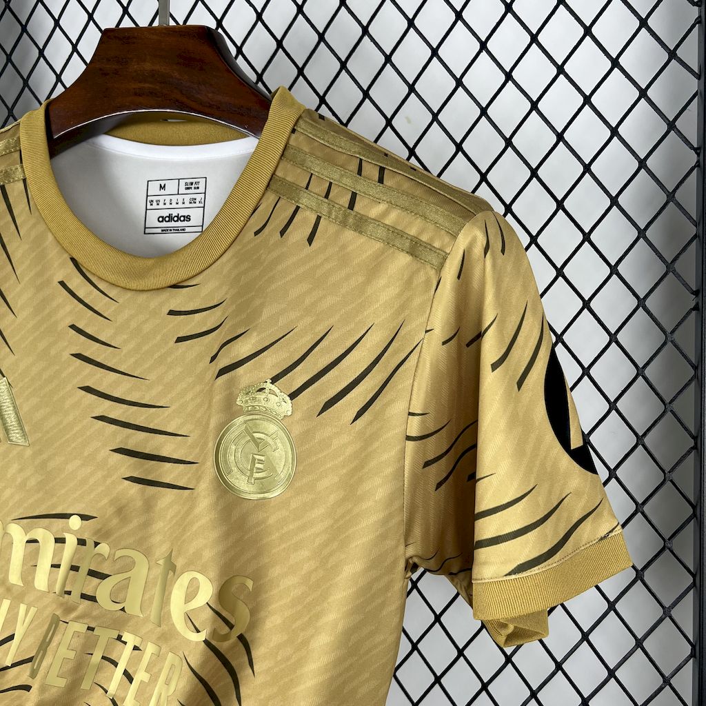 Real Madrid Entrenamiento Dorado 2025/26 Versión Fan