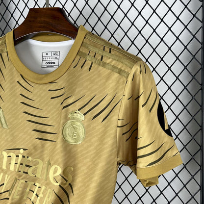 Real Madrid Entrenamiento Dorado 2025/26 Versión Fan