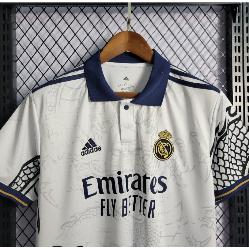 Real Madrid Edición Especial Dragón Blanco 2023/24 Versión Fan