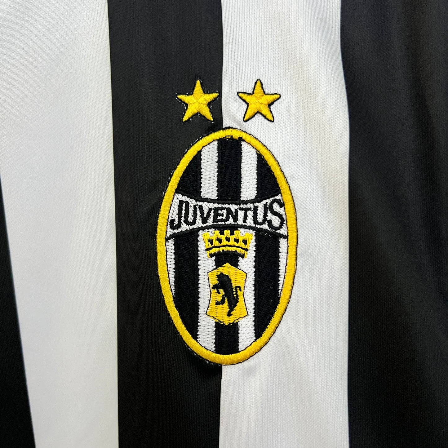 Juventus Local Retro 2003/04 Versión Fan