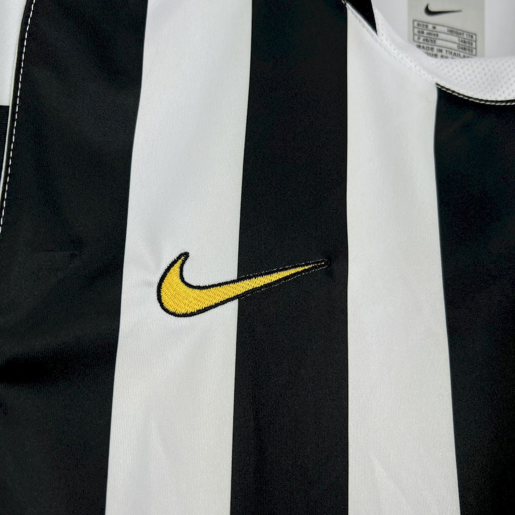 Juventus Local Retro 2002/03 Versión Fan