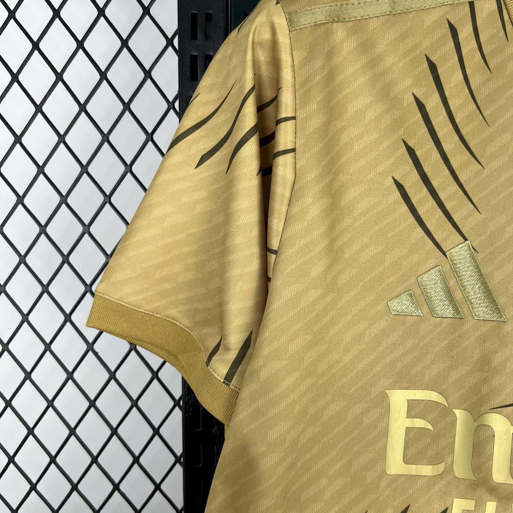 Real Madrid Entrenamiento Dorado 2025/26 Versión Fan