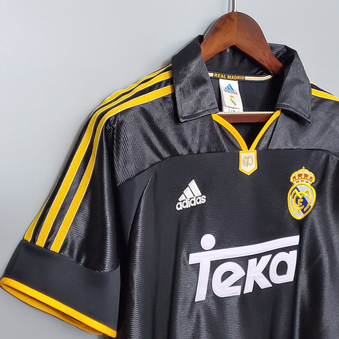 Real Madrid Visita Retro 1998/99 Versión Fan