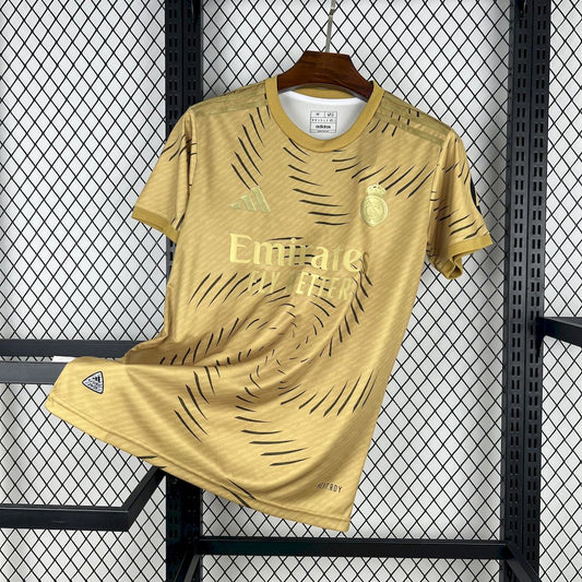 Real Madrid Entrenamiento Dorado 2025/26 Versión Fan