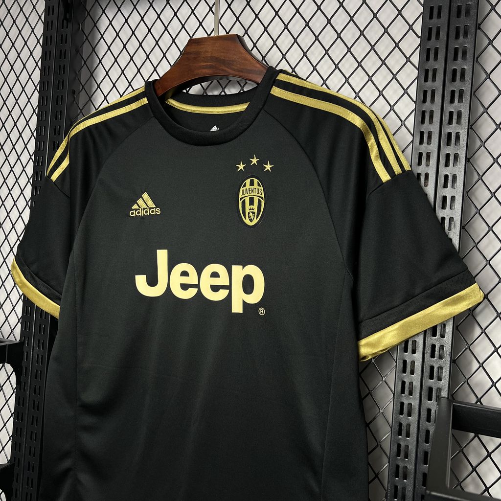 Juventus Tercera Retro 2015/16 Versión Fan