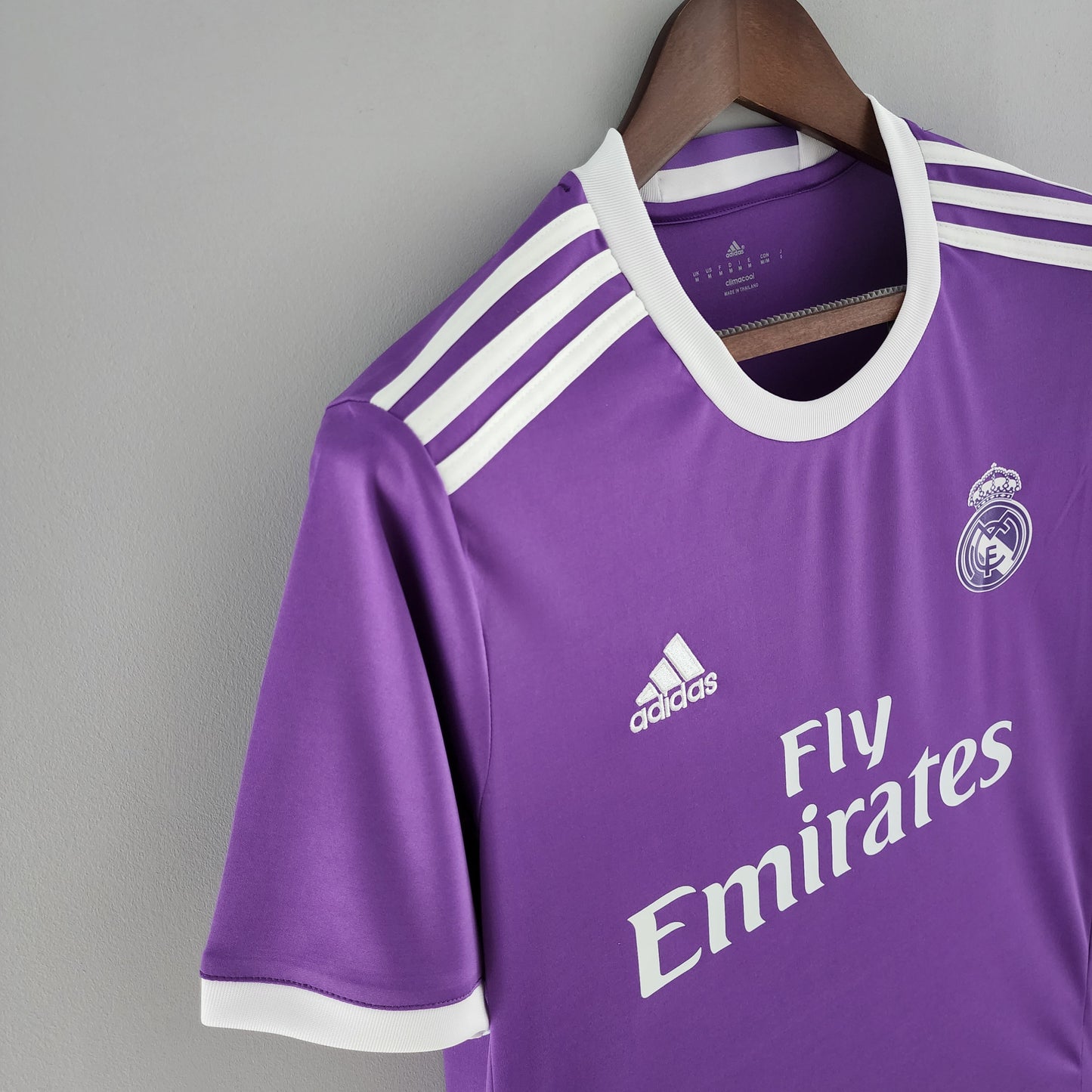 Real Madrid Visita Retro 2016/17 Versión Fan