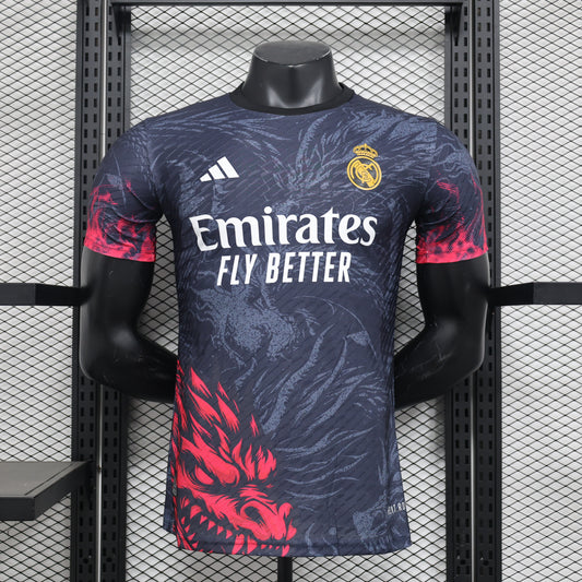 Real Madrid Edición Dragón Rojo y Negro 2024/25 Versión Jugador