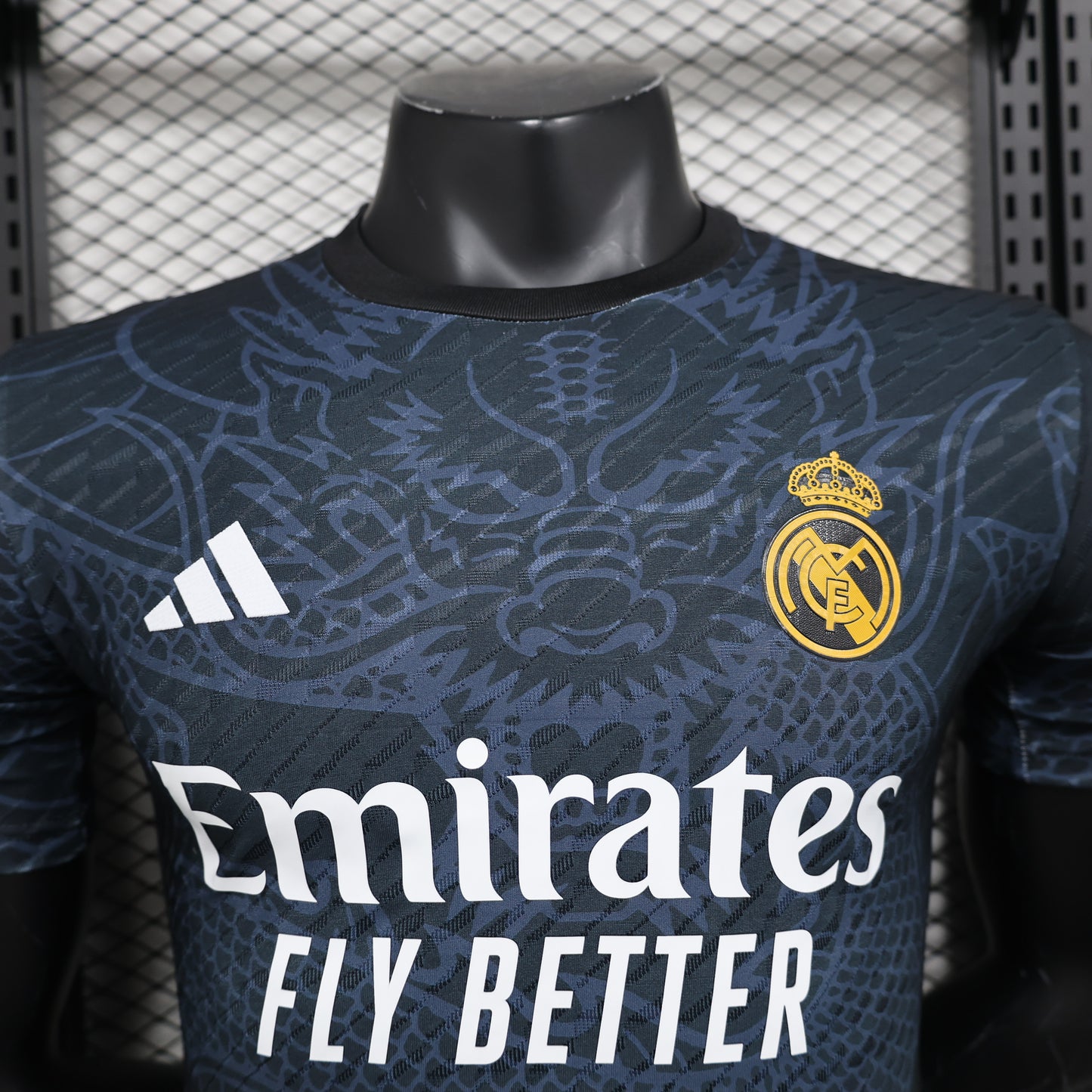 Real Madrid Edición Dragón Negro 2024/25 Versión Jugador