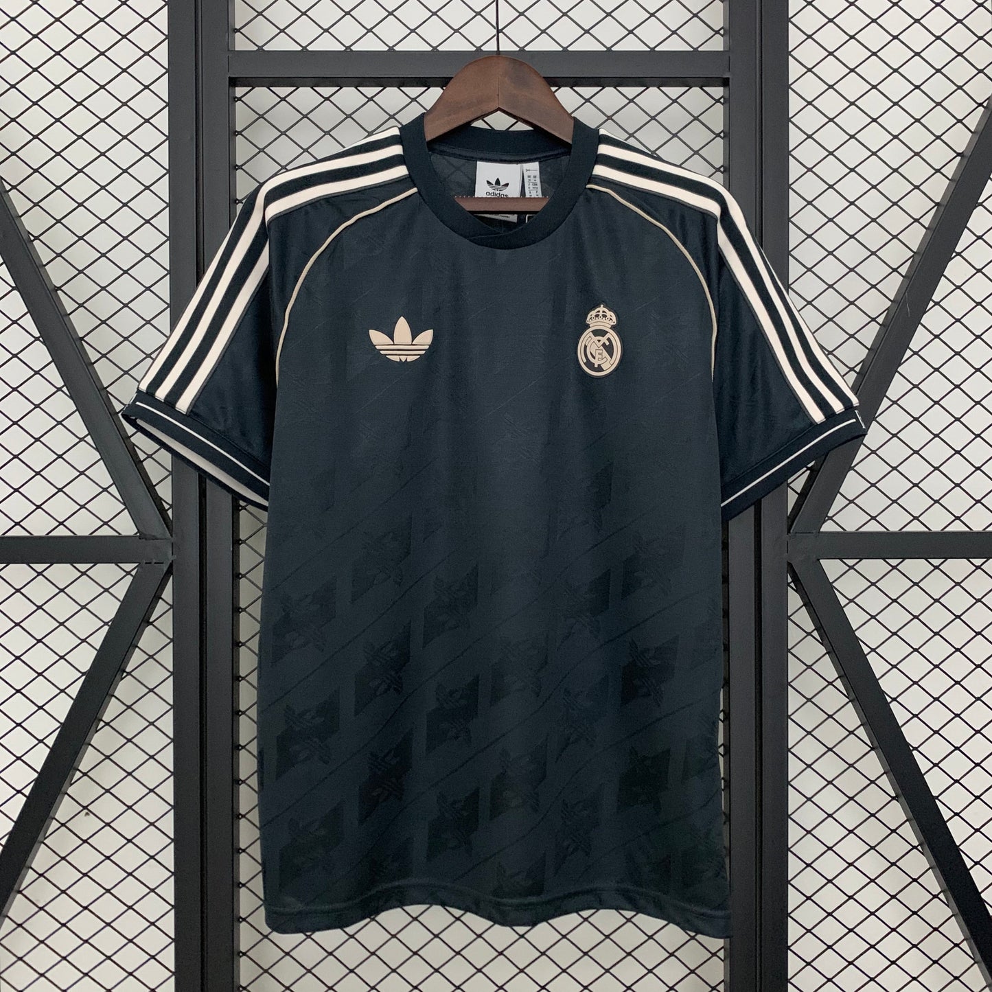 Real Madrid Edición Especial Negra 2024/25 Versión Fan