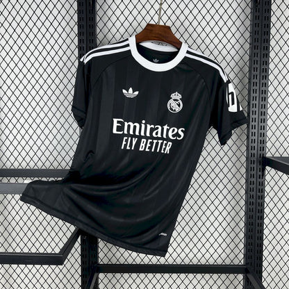 Real Madrid Entrenamiento Negro 2025/26 Versión Fan