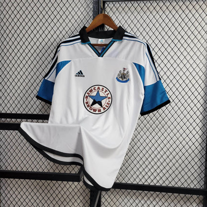 Newcastle Visita Retro 1999/00 Versión Fan