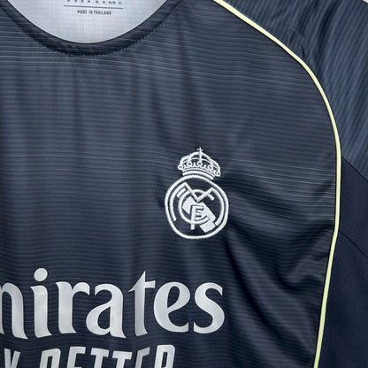 Real Madrid Manga Larga Visita 2025/26 Versión Fan