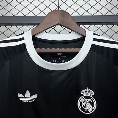 Real Madrid Edición Especial Negra 2025/26 Versión Fan