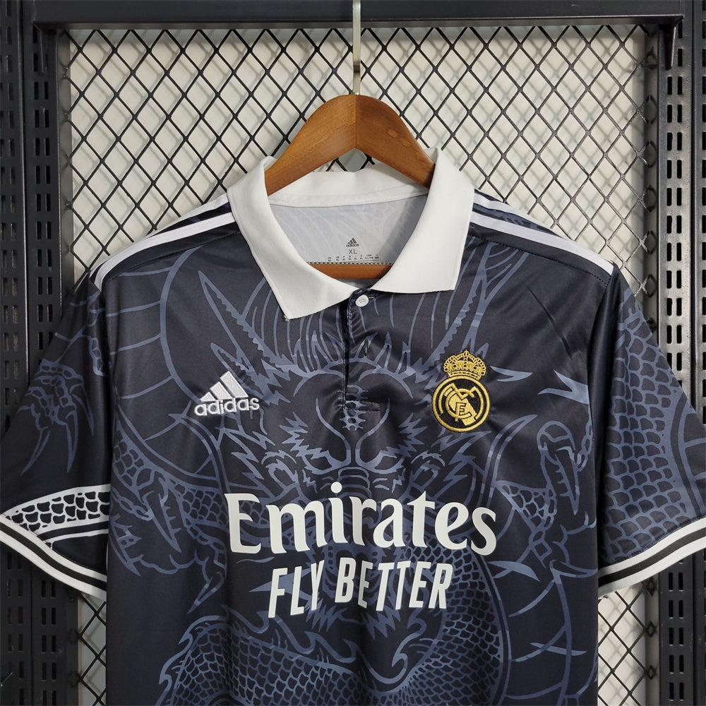 Real Madrid Edición Especial Dragón Negro 2023/24 Versión Fan