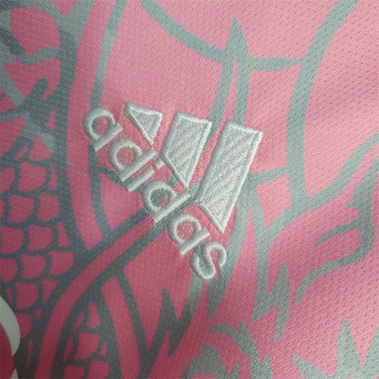 Real Madrid Edición Especial Dragón Rosado 2023/24 Versión Fan