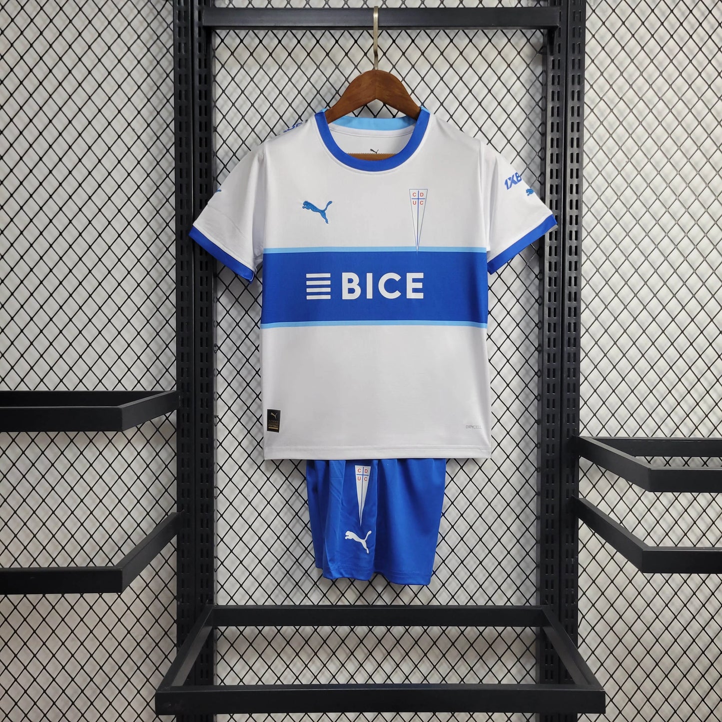 Universidad Católica Kit Niños Local 2024