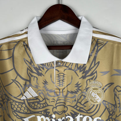 Real Madrid Edición Especial Dragón Dorado 2023/24 Versión Fan