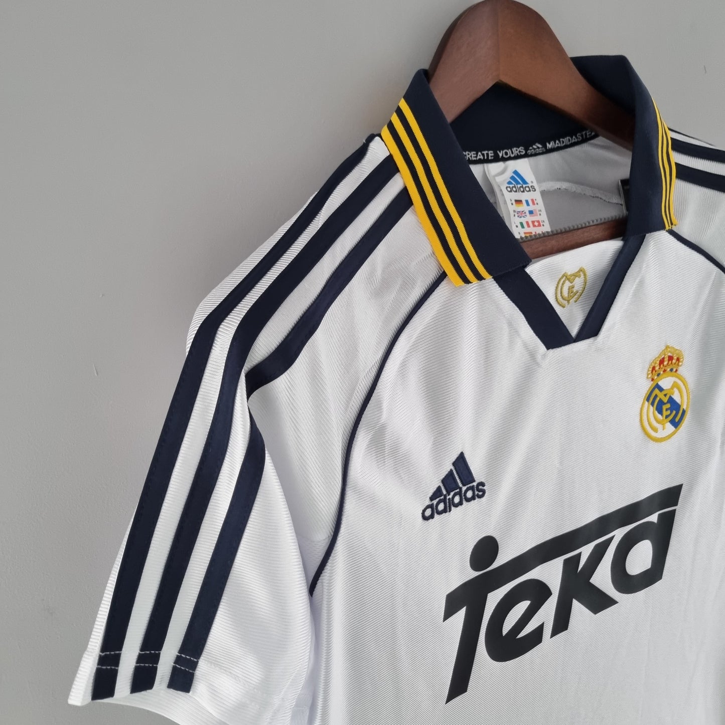 Real Madrid Local Retro 2000 Versión Fan