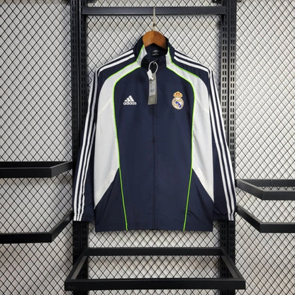 Cortavientos del Real Madrid azul marino con blanco y verde